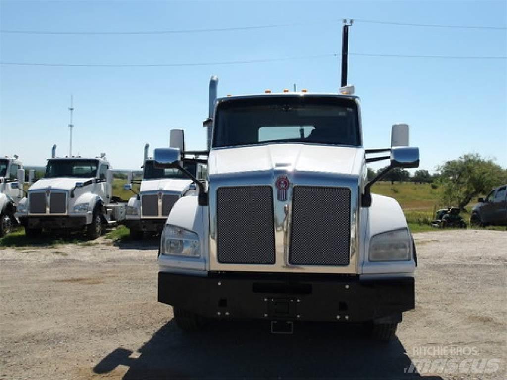 Kenworth T880 Conventional Trucks / Tractor Trucks