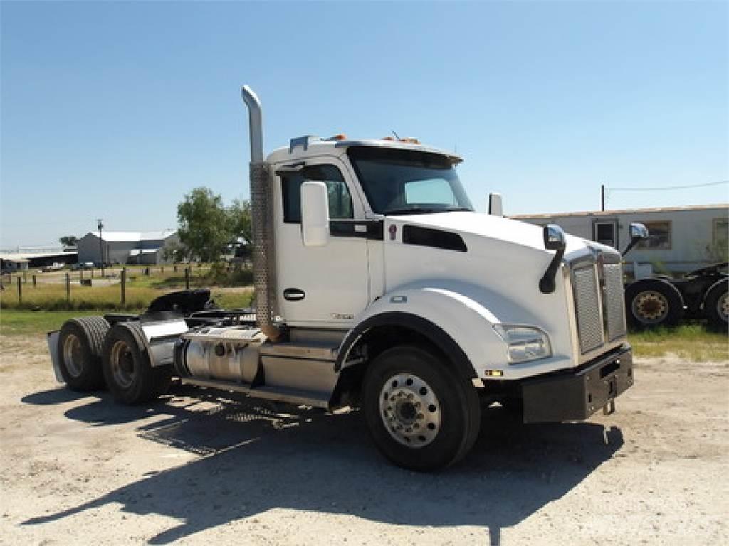 Kenworth T880 Conventional Trucks / Tractor Trucks