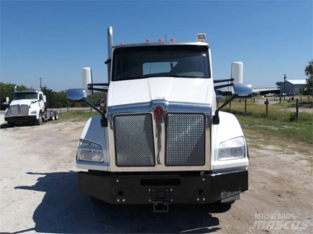 Kenworth T880 Conventional Trucks / Tractor Trucks