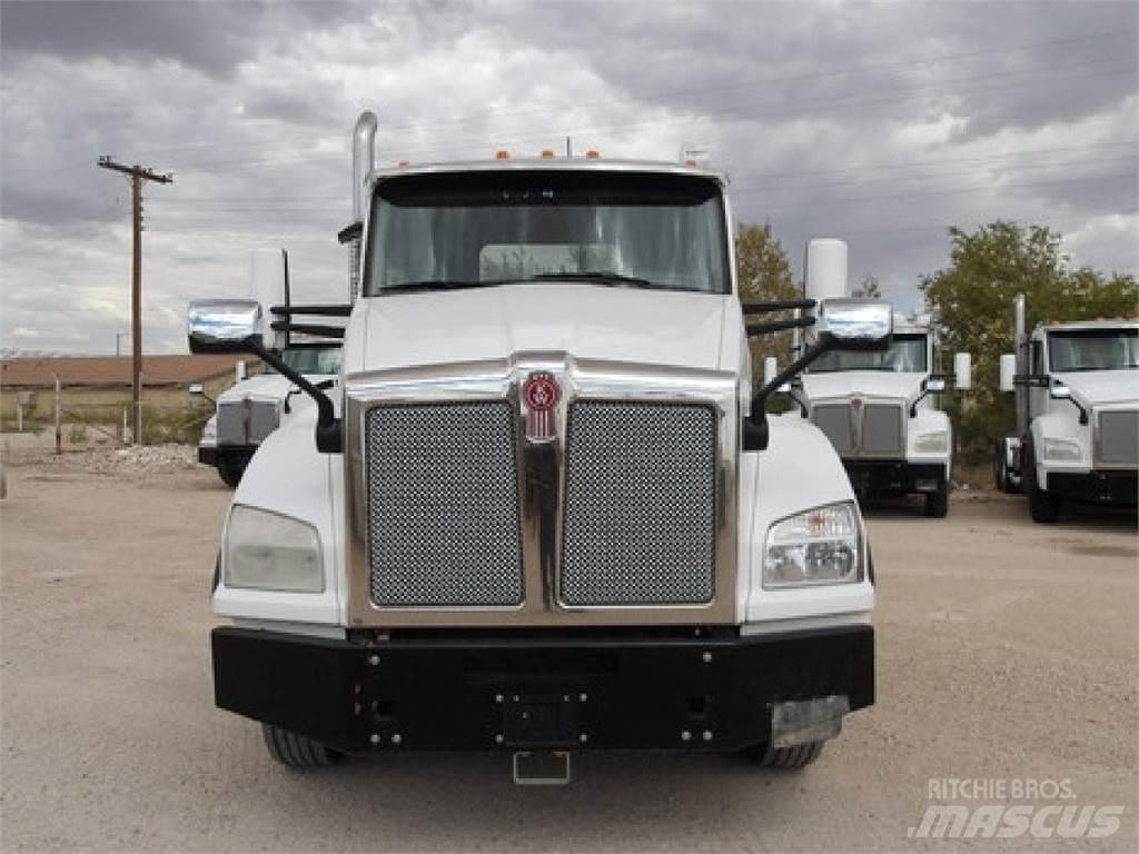 Kenworth T880 Conventional Trucks / Tractor Trucks