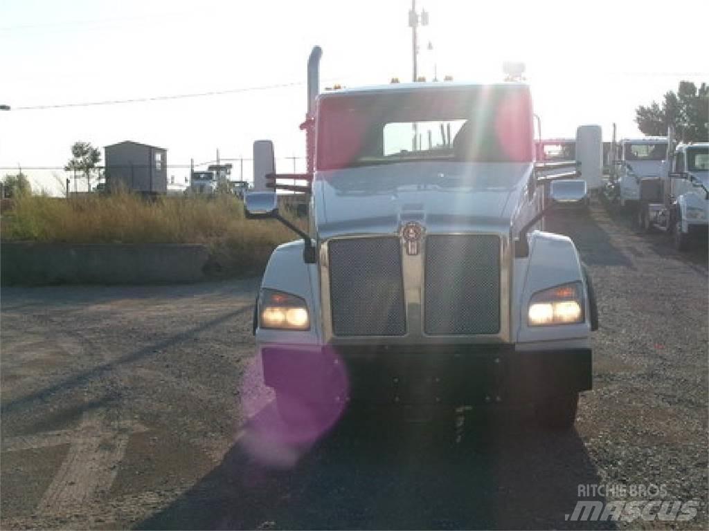 Kenworth T880 Conventional Trucks / Tractor Trucks