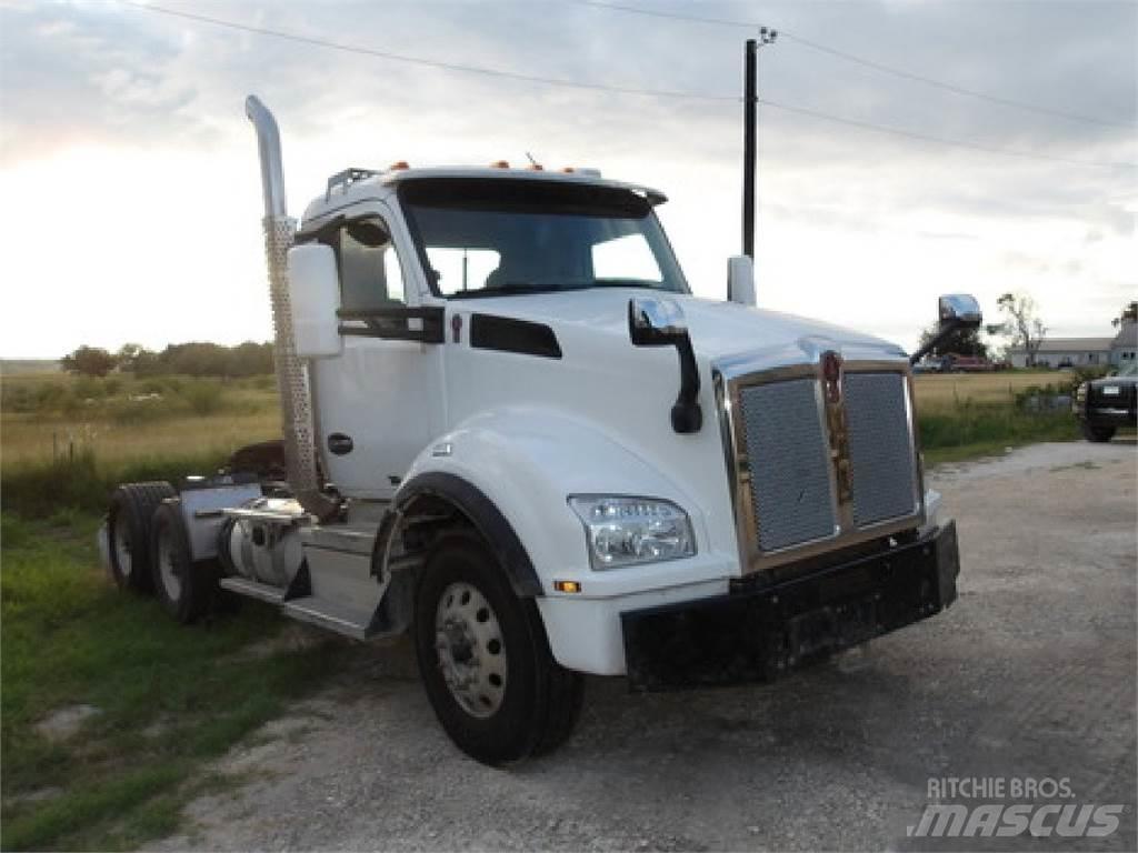 Kenworth T880 Conventional Trucks / Tractor Trucks