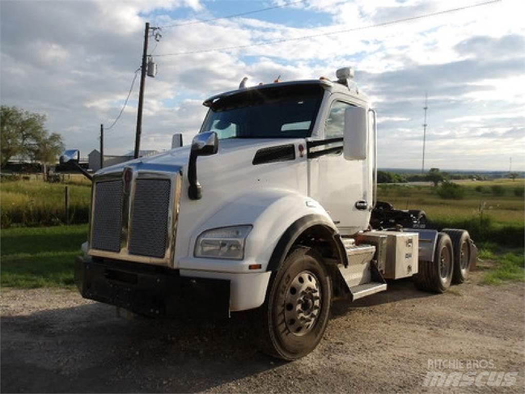 Kenworth T880 Conventional Trucks / Tractor Trucks