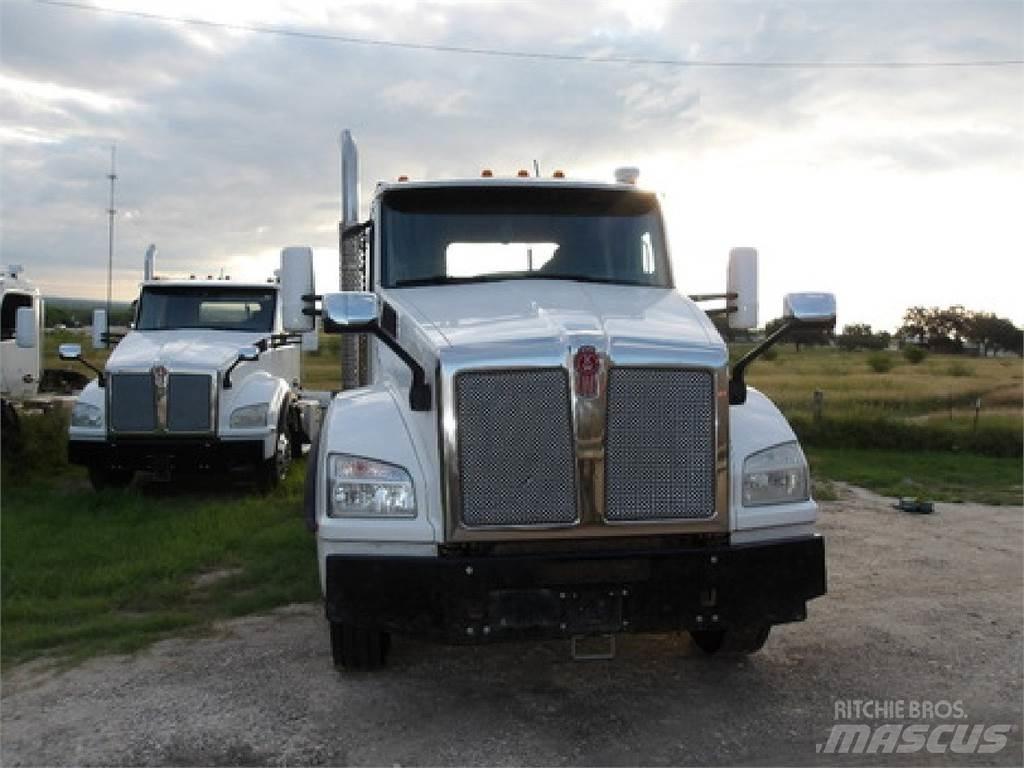 Kenworth T880 Conventional Trucks / Tractor Trucks