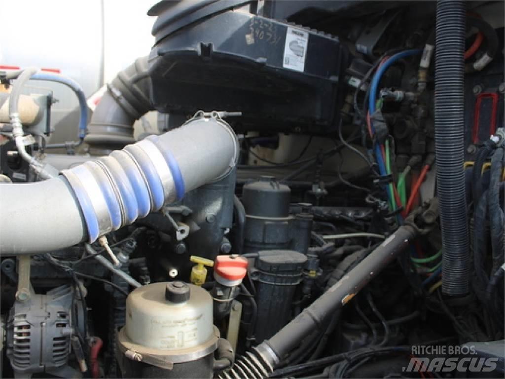 Kenworth T880 Conventional Trucks / Tractor Trucks