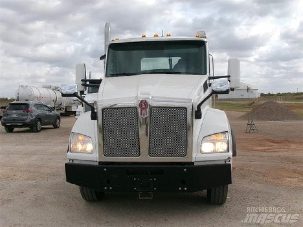 Kenworth T880 Conventional Trucks / Tractor Trucks