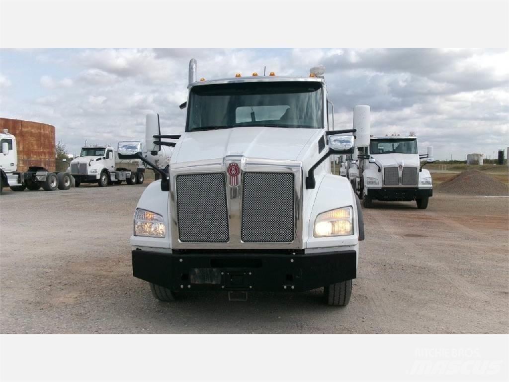 Kenworth T880 Conventional Trucks / Tractor Trucks