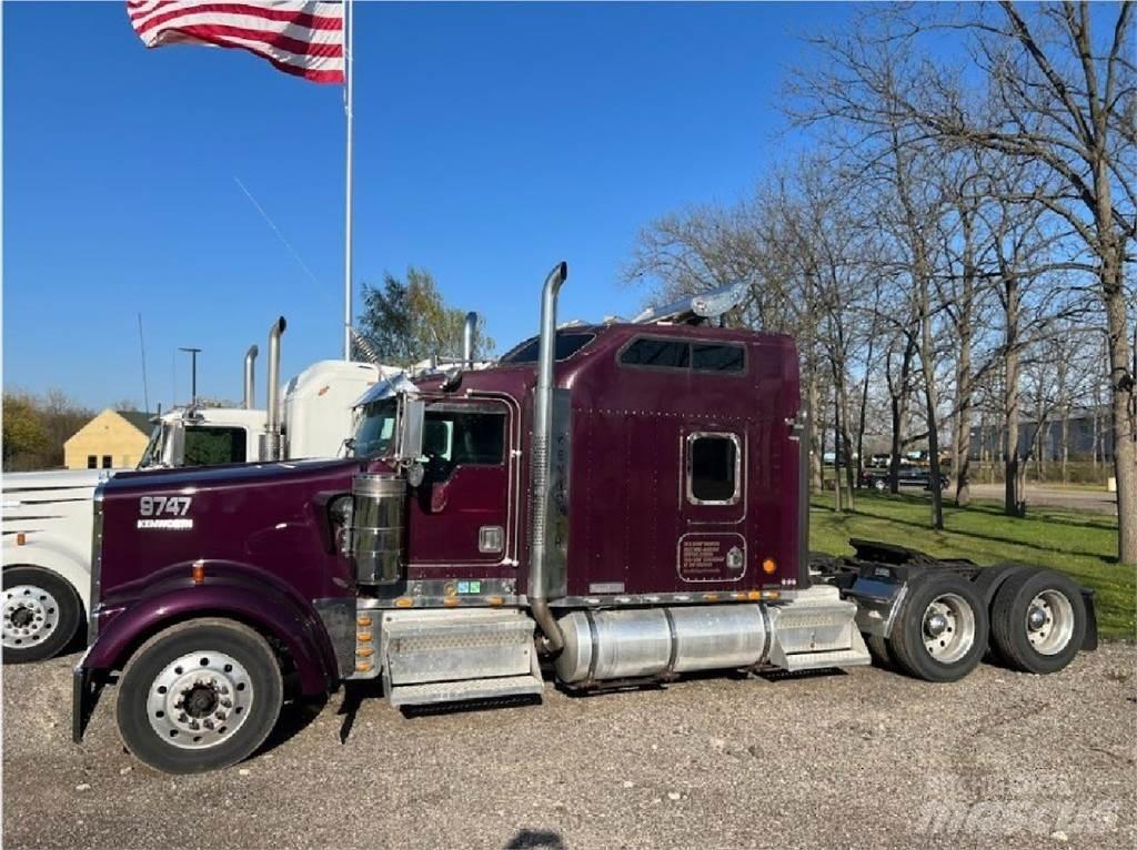 Kenworth W900 Conventional Trucks / Tractor Trucks