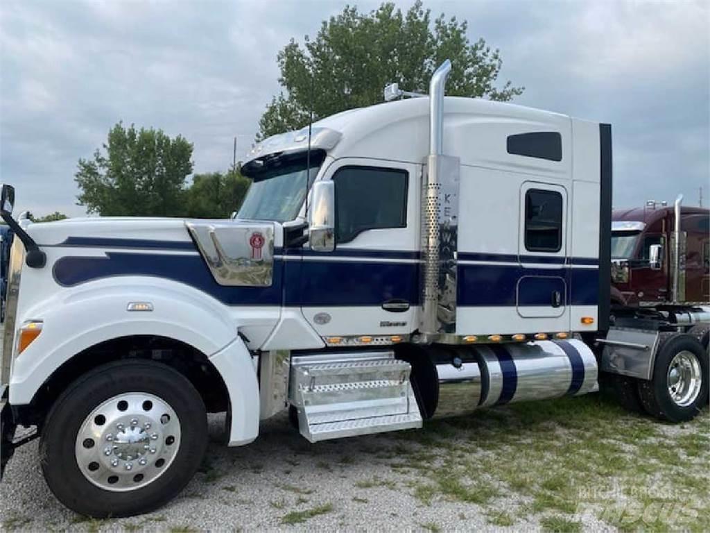 Kenworth W990 Conventional Trucks / Tractor Trucks