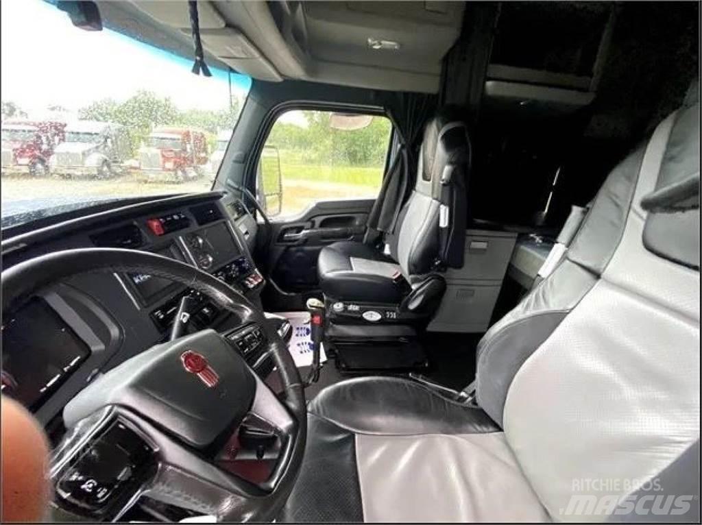 Kenworth W990 Conventional Trucks / Tractor Trucks