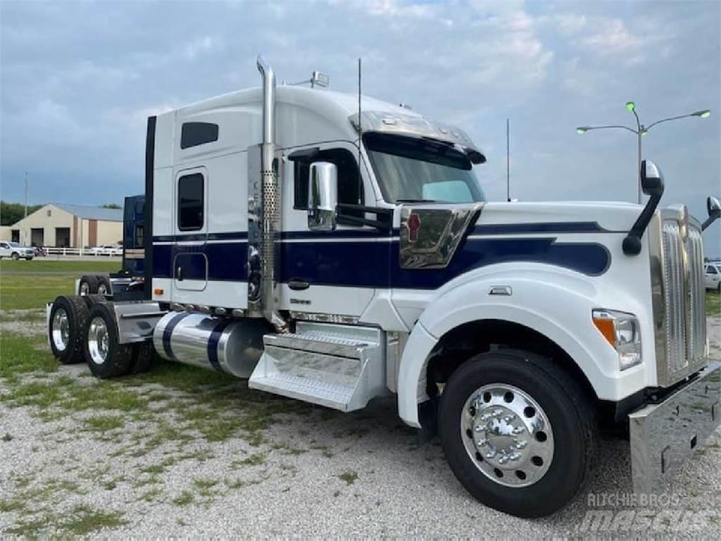 Kenworth W990 Conventional Trucks / Tractor Trucks