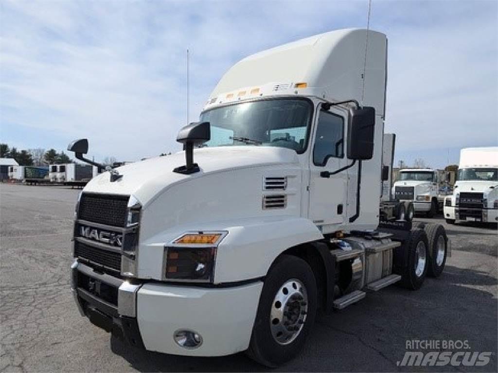 Mack AN64T Conventional Trucks / Tractor Trucks