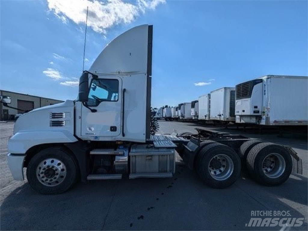 Mack AN64T Conventional Trucks / Tractor Trucks
