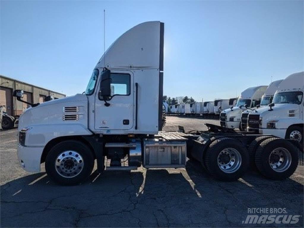 Mack AN64T Conventional Trucks / Tractor Trucks