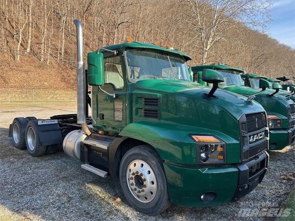 Mack AN64T Conventional Trucks / Tractor Trucks