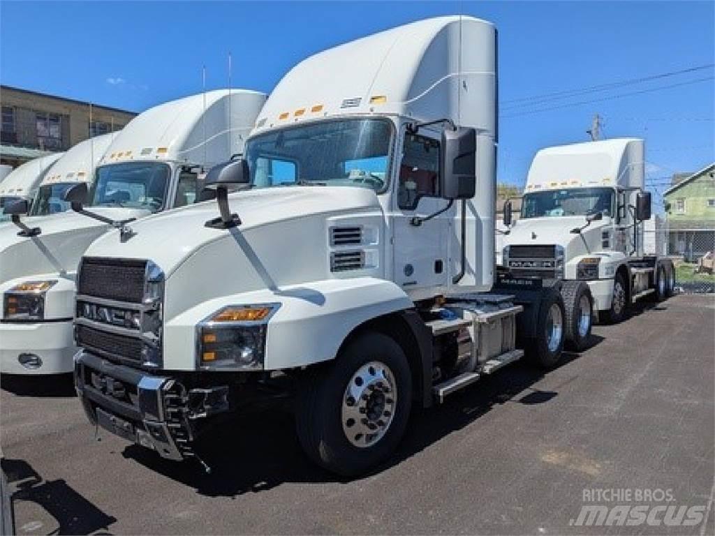 Mack AN64T Conventional Trucks / Tractor Trucks