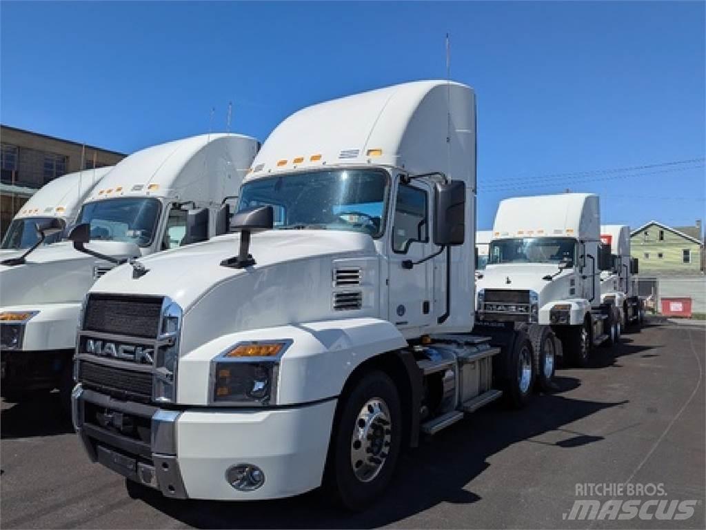 Mack AN64T Conventional Trucks / Tractor Trucks