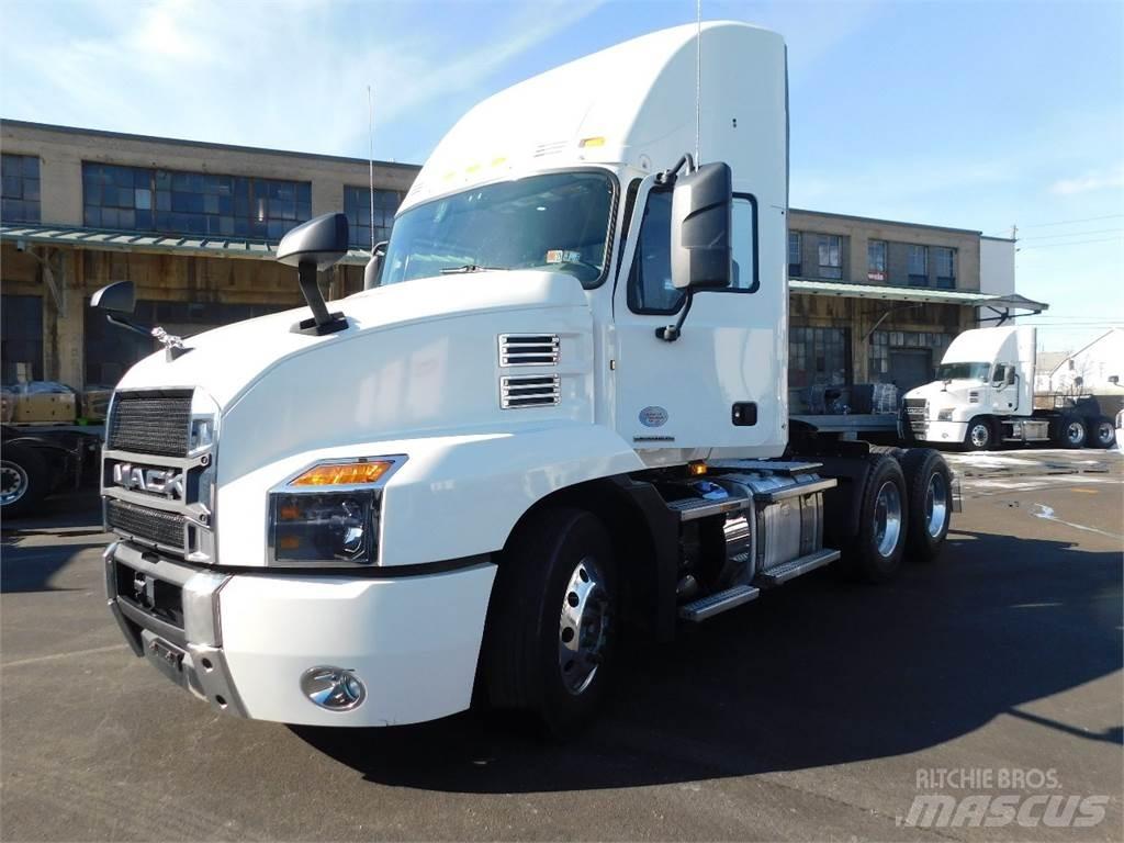 Mack AN64T Conventional Trucks / Tractor Trucks