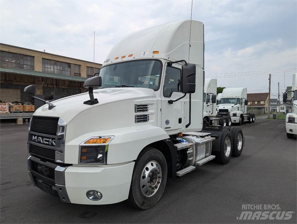 Mack AN64T Conventional Trucks / Tractor Trucks