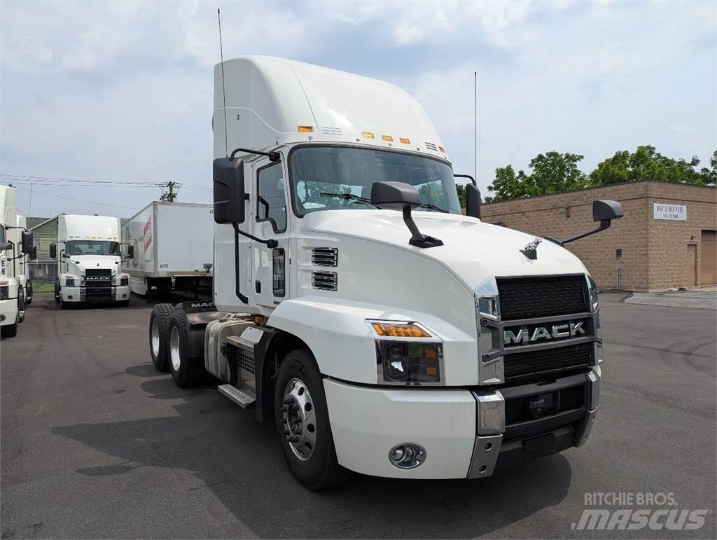 Mack AN64T Conventional Trucks / Tractor Trucks