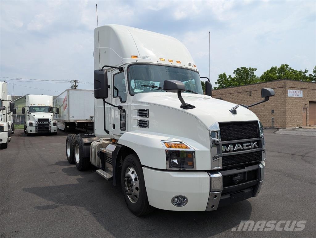 Mack AN64T Conventional Trucks / Tractor Trucks
