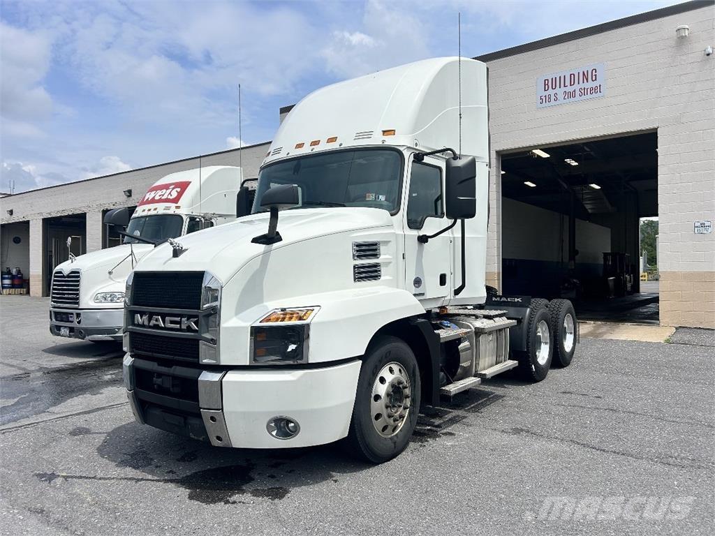 Mack AN64T Conventional Trucks / Tractor Trucks
