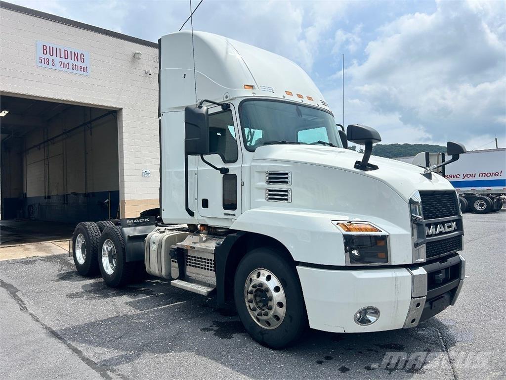 Mack AN64T Conventional Trucks / Tractor Trucks