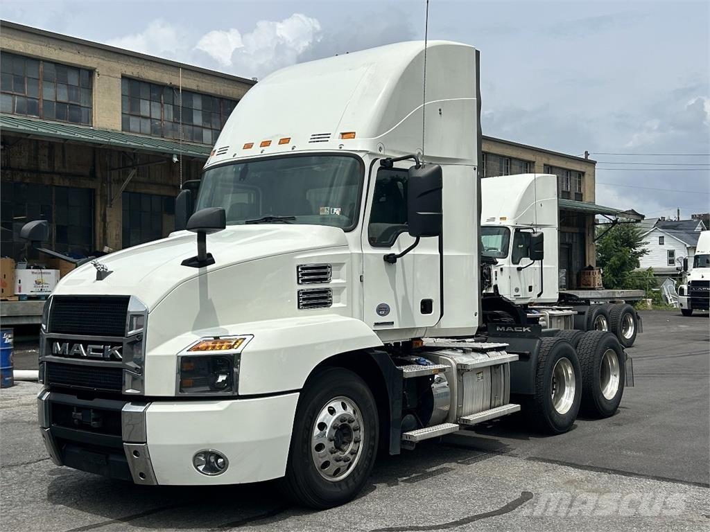 Mack AN64T Conventional Trucks / Tractor Trucks