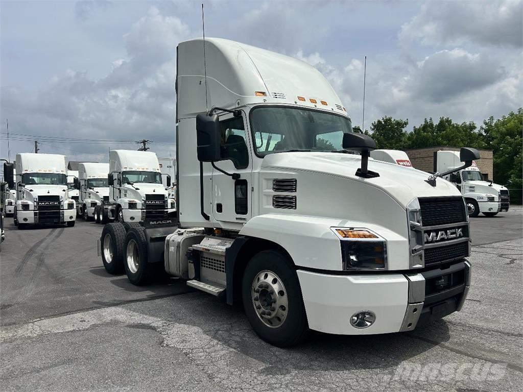 Mack AN64T Conventional Trucks / Tractor Trucks