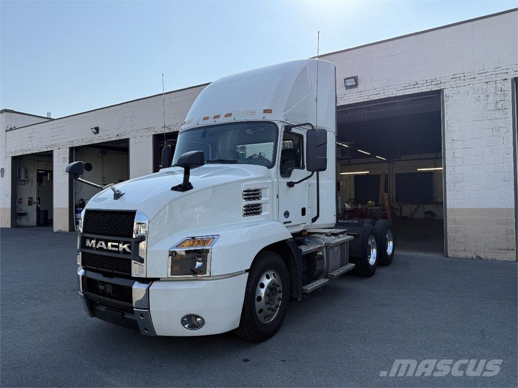 Mack AN64T Conventional Trucks / Tractor Trucks