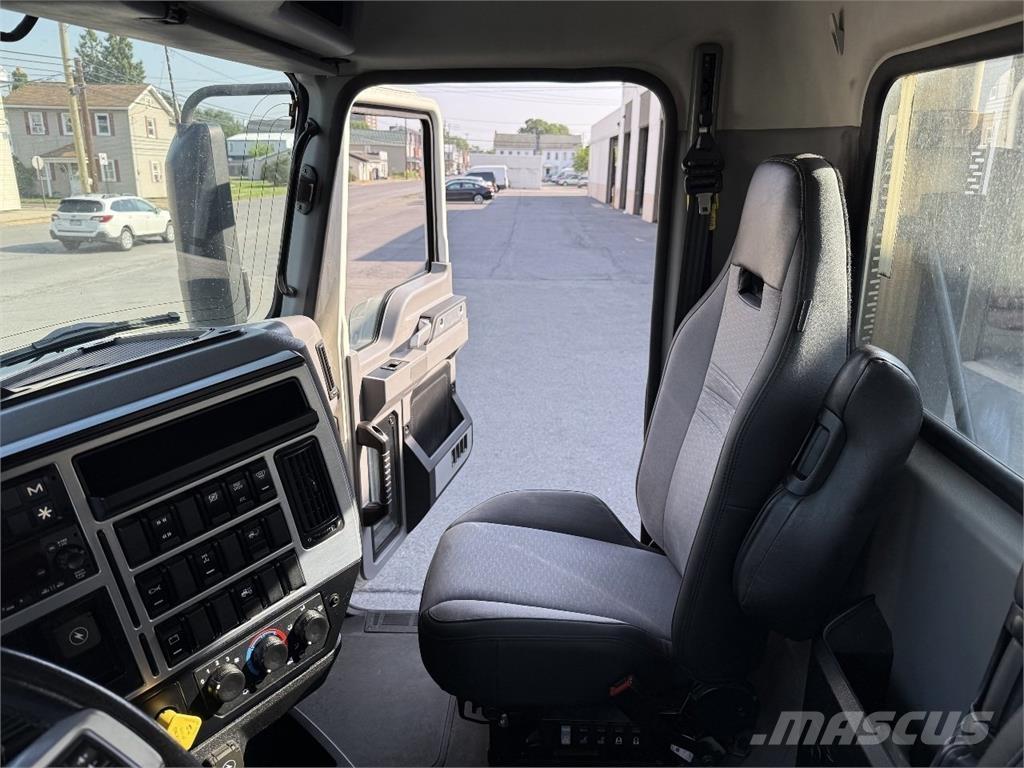 Mack AN64T Conventional Trucks / Tractor Trucks