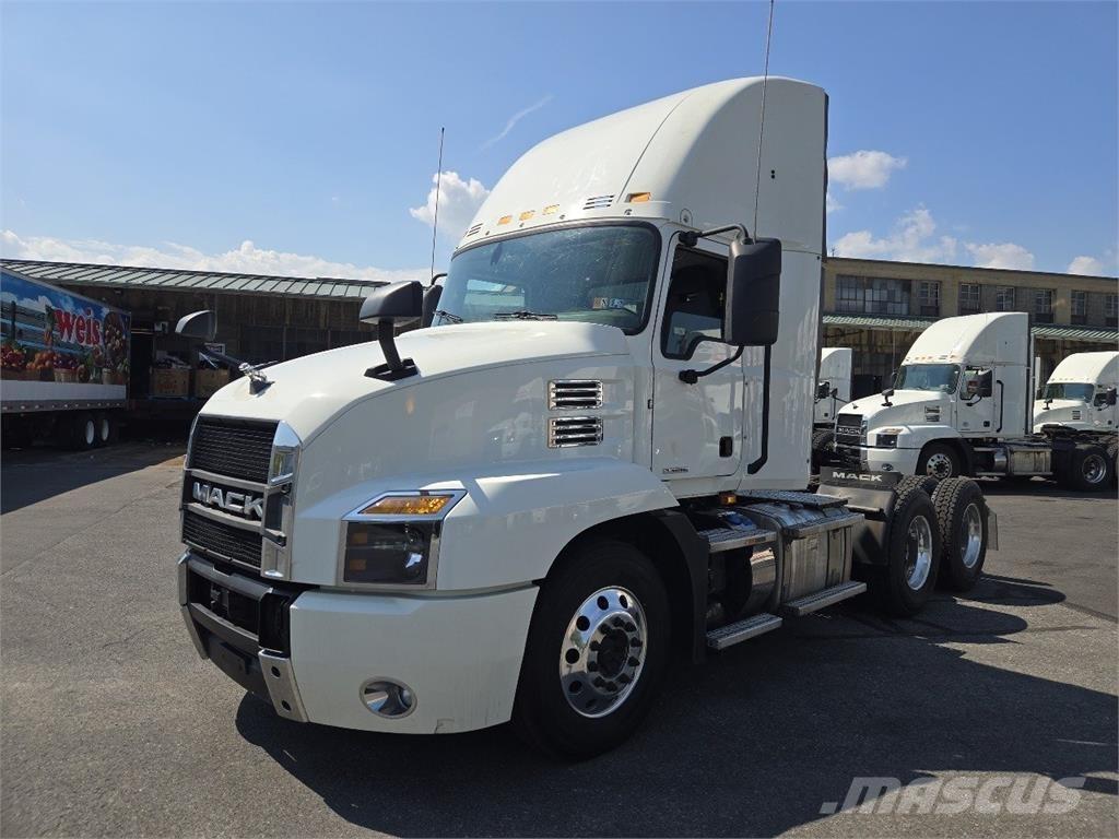 Mack AN64T Conventional Trucks / Tractor Trucks