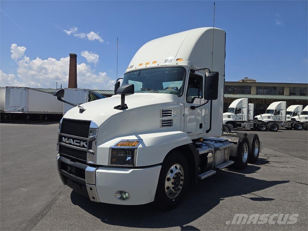 Mack AN64T Conventional Trucks / Tractor Trucks