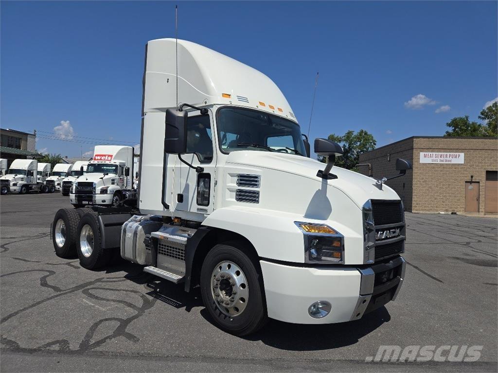 Mack AN64T Conventional Trucks / Tractor Trucks