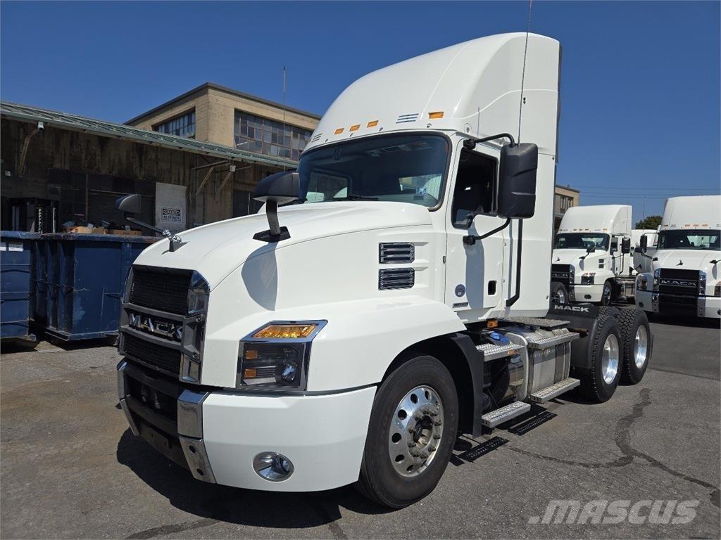 Mack AN64T Conventional Trucks / Tractor Trucks