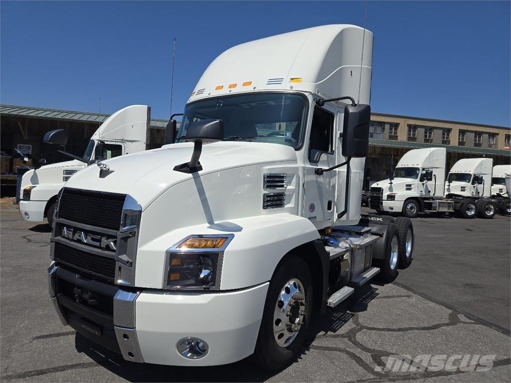 Mack AN64T Conventional Trucks / Tractor Trucks