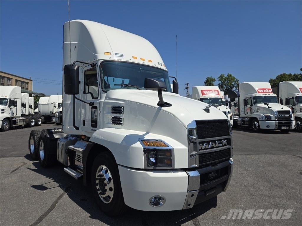 Mack AN64T Conventional Trucks / Tractor Trucks