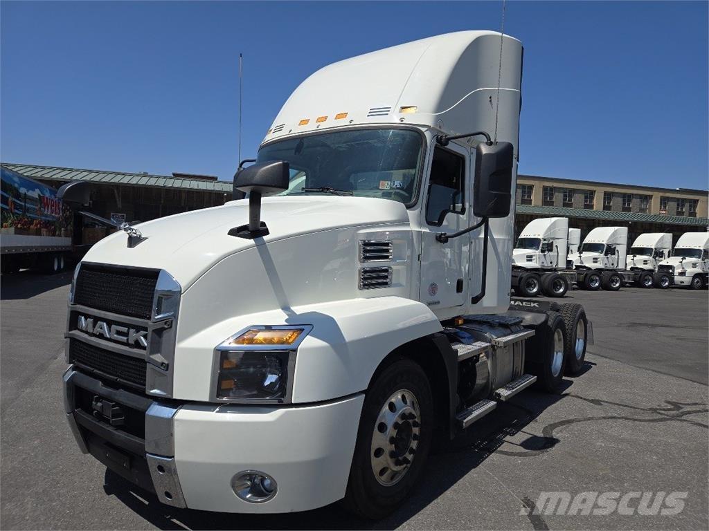 Mack AN64T Conventional Trucks / Tractor Trucks