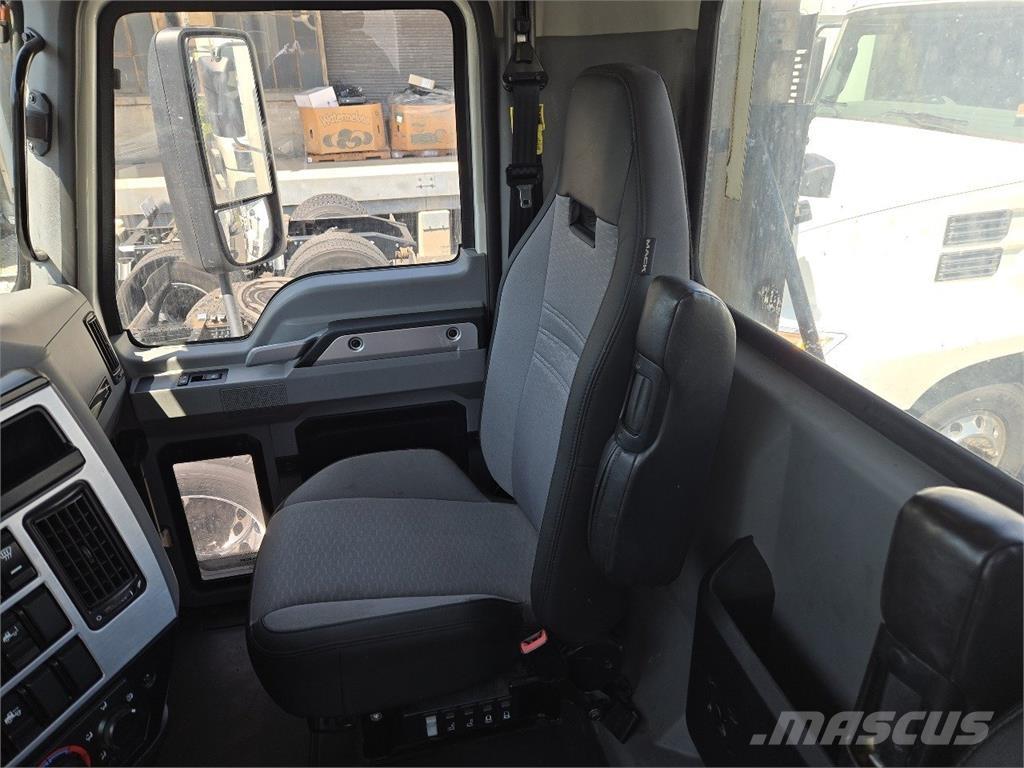 Mack AN64T Conventional Trucks / Tractor Trucks