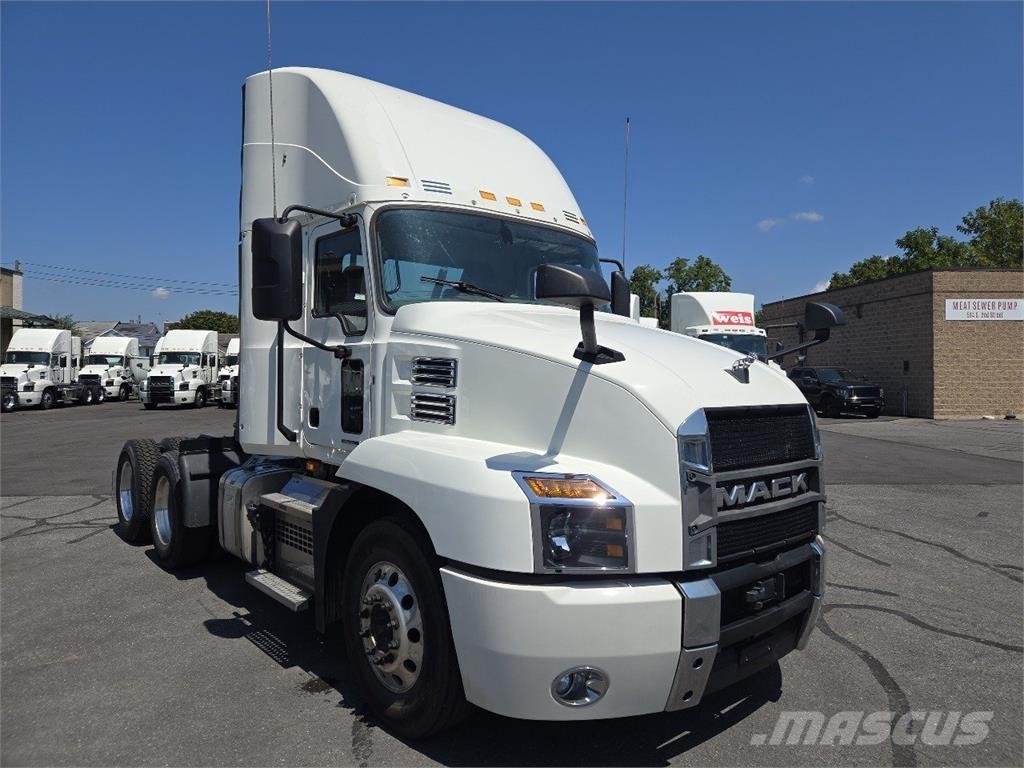 Mack AN64T Conventional Trucks / Tractor Trucks