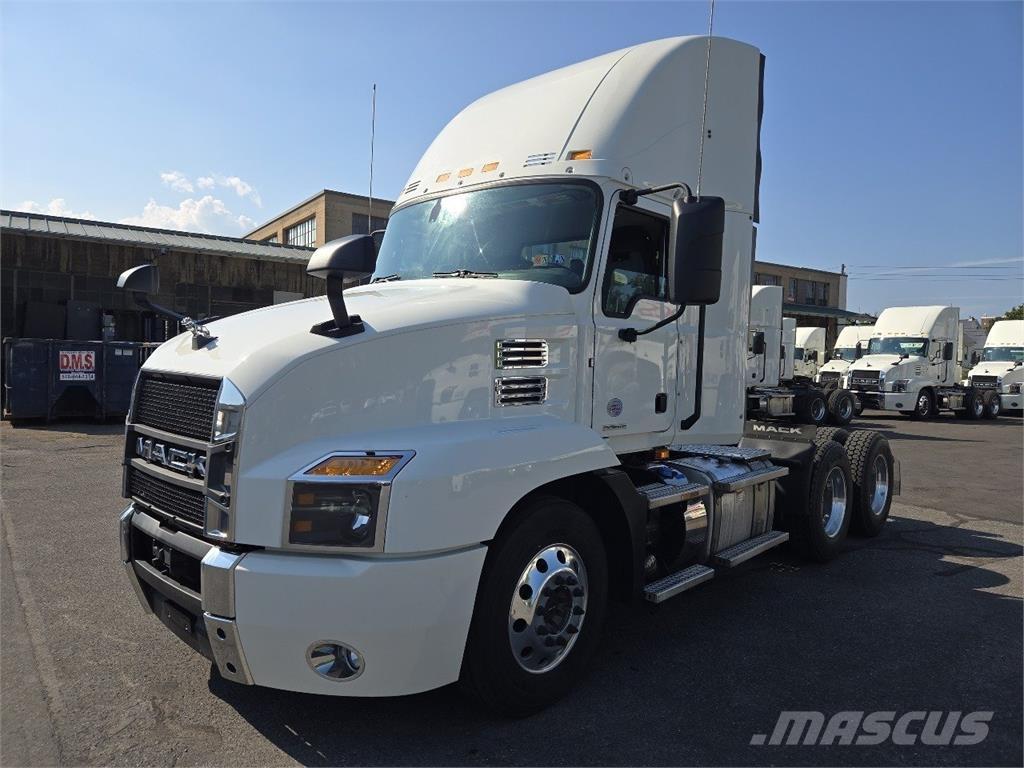 Mack AN64T Conventional Trucks / Tractor Trucks