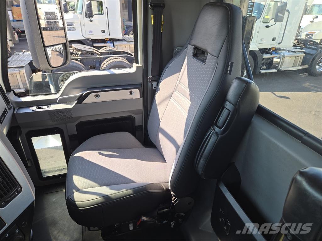 Mack AN64T Conventional Trucks / Tractor Trucks