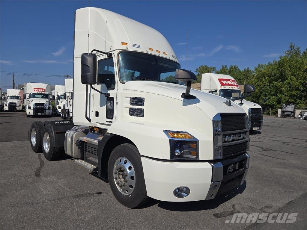 Mack AN64T Conventional Trucks / Tractor Trucks