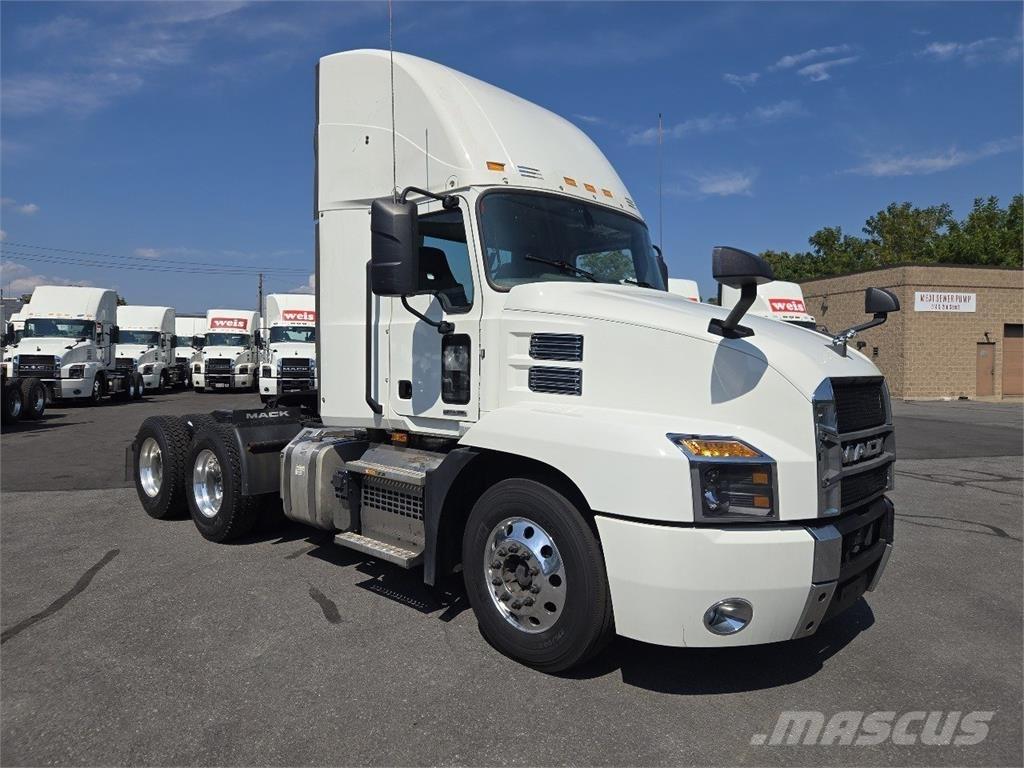 Mack AN64T Conventional Trucks / Tractor Trucks