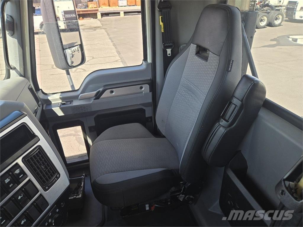 Mack AN64T Conventional Trucks / Tractor Trucks