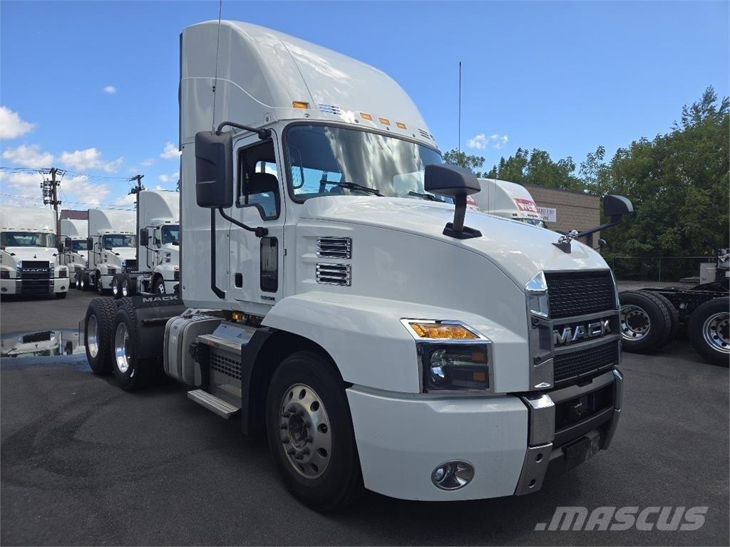 Mack AN64T Conventional Trucks / Tractor Trucks