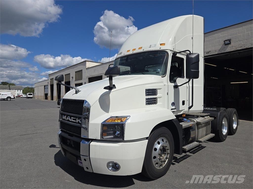 Mack AN64T Conventional Trucks / Tractor Trucks