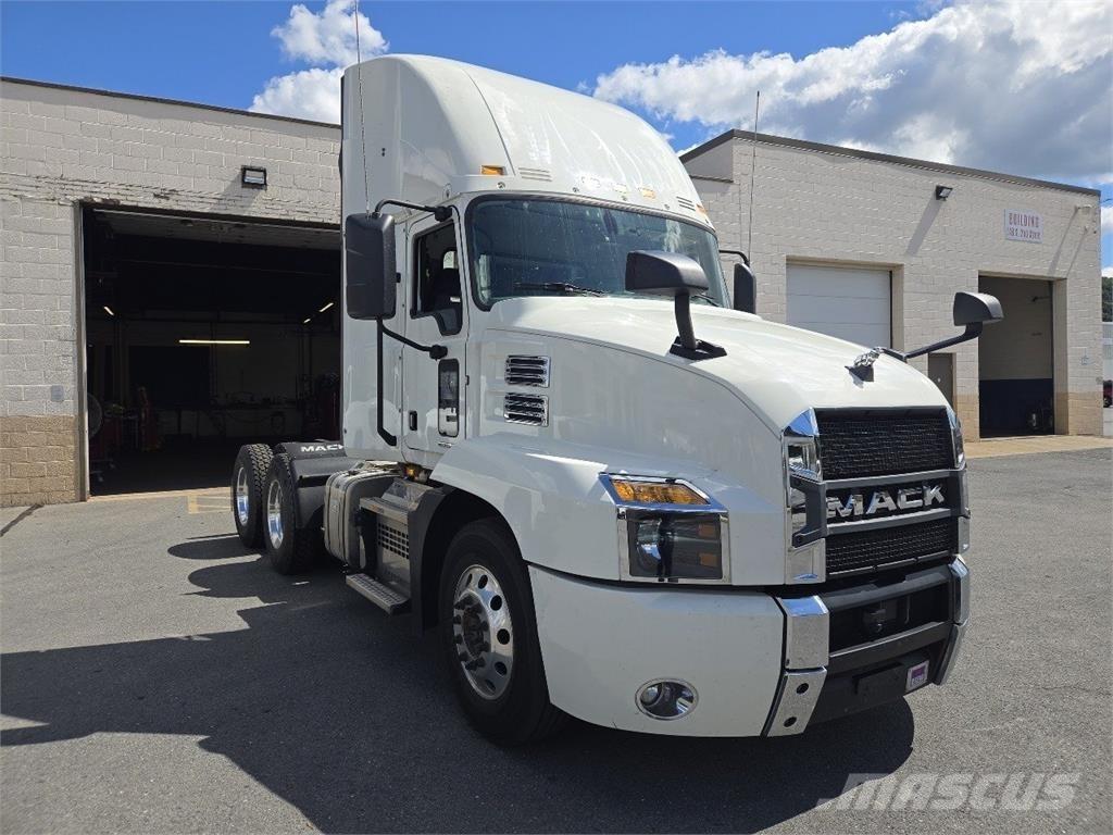 Mack AN64T Conventional Trucks / Tractor Trucks