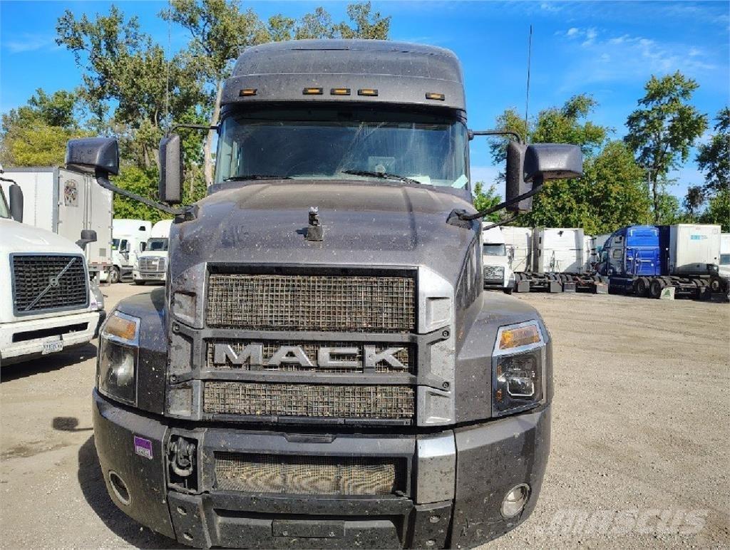Mack Anthem 64T Conventional Trucks / Tractor Trucks