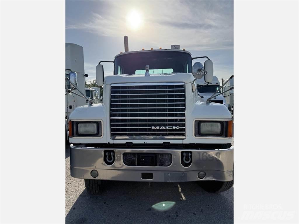 Mack CHU613 Conventional Trucks / Tractor Trucks